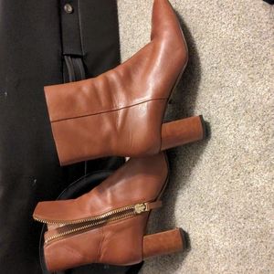 Size 8.5 Banana Republic cognac leather ankle boots